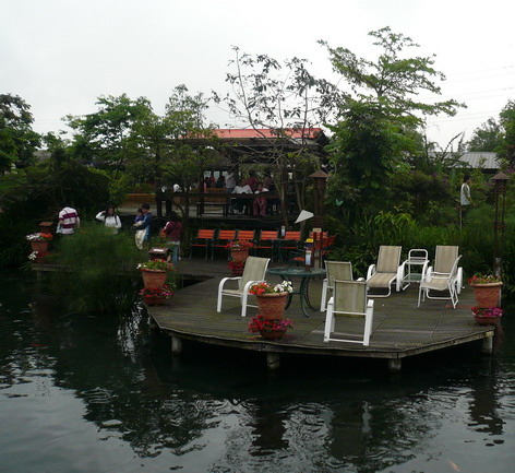 魚池.jpg 魚池.jpg