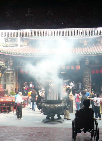 煙霧瀰漫天后宮.jpg 煙霧瀰漫天后宮.jpg