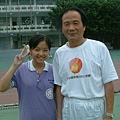 2004/6/ 國一  跟體育老師 .jpg