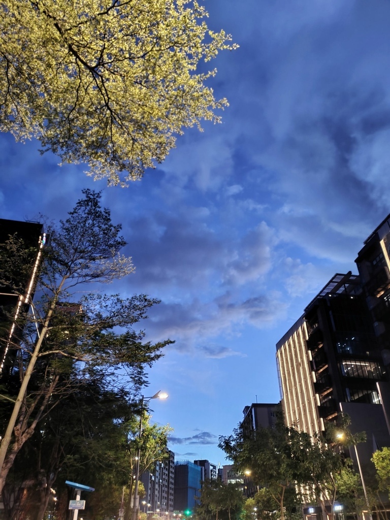 雖然工作很煩，但下班時的天空很美很藍──薩提爾學習之旅進階班