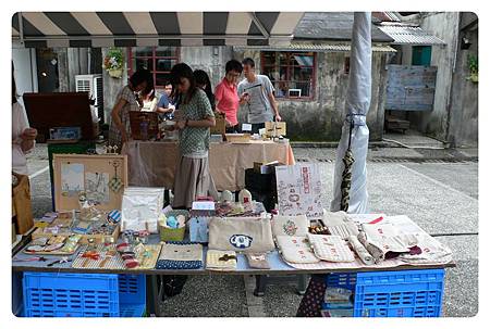 1010527-Simple market-18