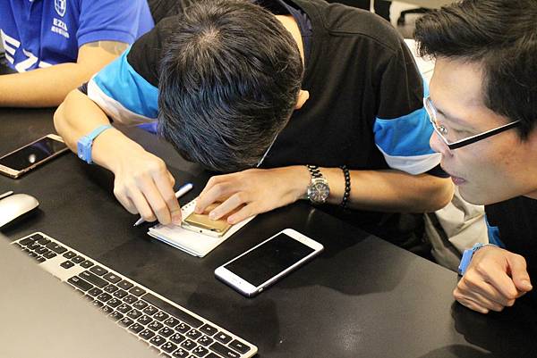 1061226-947修手機-04