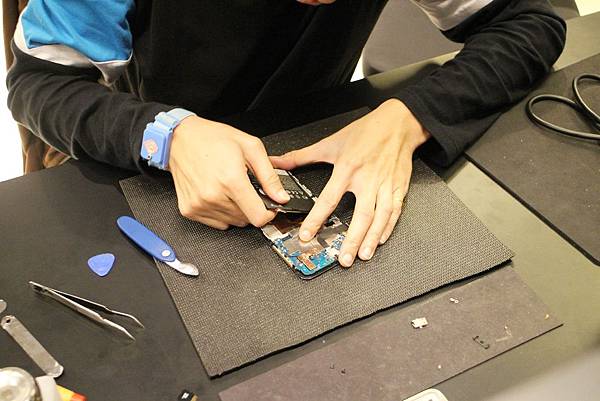 1061226-947修手機-10 1061226-947修手機-10