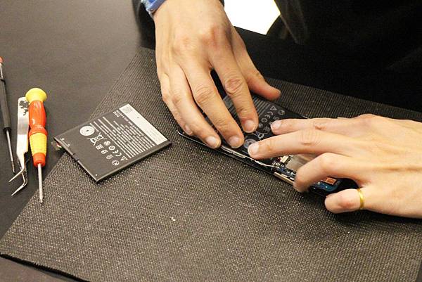 1061226-947修手機-15 1061226-947修手機-15