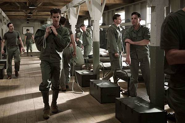 Andrew-Garfield-in-Hacksaw-Ridge-2016