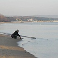 有人在錄海浪的聲音