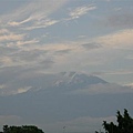 吉力馬札羅火山現身了，沒帶相機一路跑回旅館拿相機