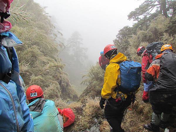 明明沒有登頂卻一直爬山