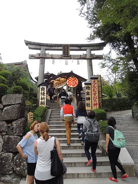 地主神社