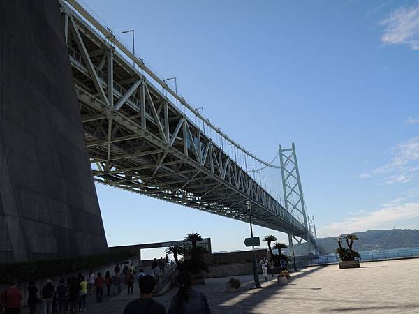 明石海峽大橋是世界上最長的跨海吊橋