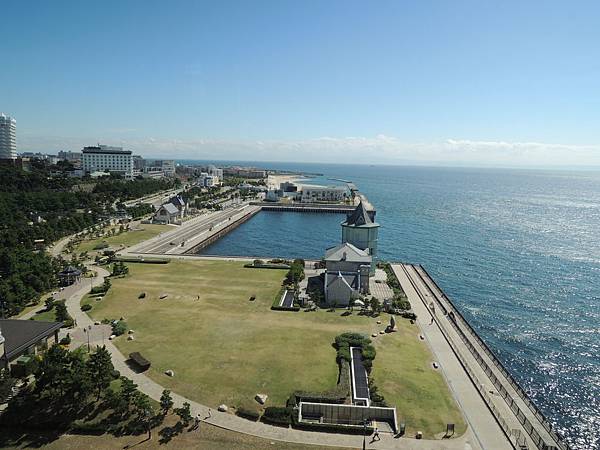 登上吊橋的空中步道