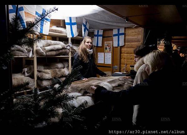 kalevala-spirit-la-societe-specialisee-dans-l-installation-de-villages-de-noel-qui-a-concu-celui-de-la-place-gutenberg-a-voulu-mettre-en-avant-les-plus-authentiques-des-produits-finlandais-on-peut-donc-acheter-des-p