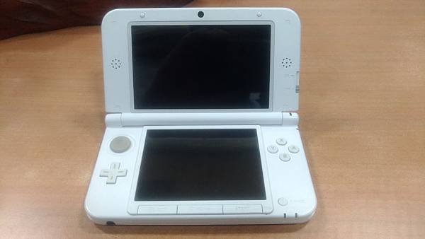 主機收藏 3dsll Nintendo 3ds Ll 純白色 卡內的掌機遊戲站 痞客邦