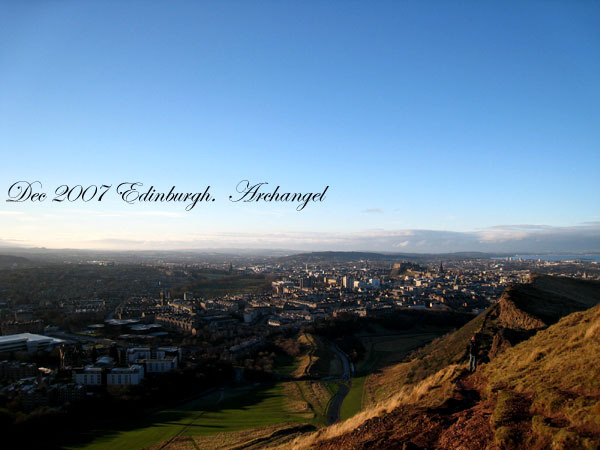 山上可以眺望整個愛丁堡市