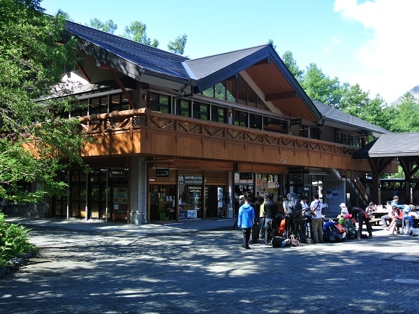 长野 松本 有如人间仙境一般的上高地 从河童桥散步到明神池 沿途的岳泽湿原绝景令人难忘 皮皮旅行 长野 松本 有如人间仙境一般的上高地 从河童桥散步到明神池 沿途的岳泽湿原绝景令人难忘 皮皮旅行