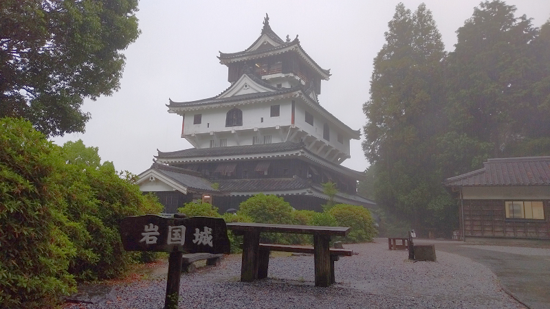 【山口|岩國】在大雨中造訪百大名城之岩國城~