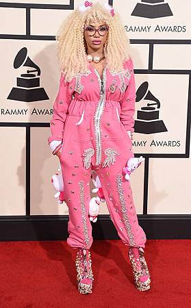 rs_634x1024-160215154545-634-dencia-hello-kitty-2016-grammy-awards-arrivals-21516.jpg