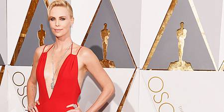 landscape-1456710743-hbz-oscars-2016-jewelry-charlize-theron-index.jpg