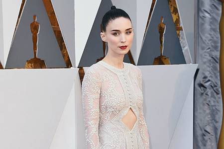 rooney-mara-academy-awards-red-carpet-2016-lead.jpg