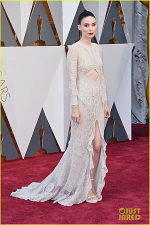 rooney-mara-oscars-2016-red-carpet-01.jpg