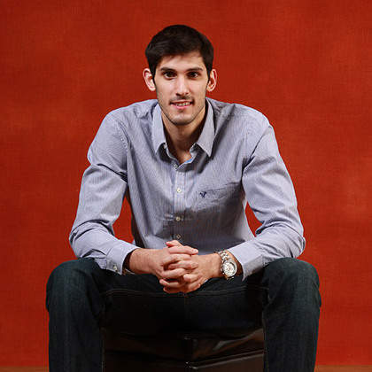 omri-casspi-pose.jpg