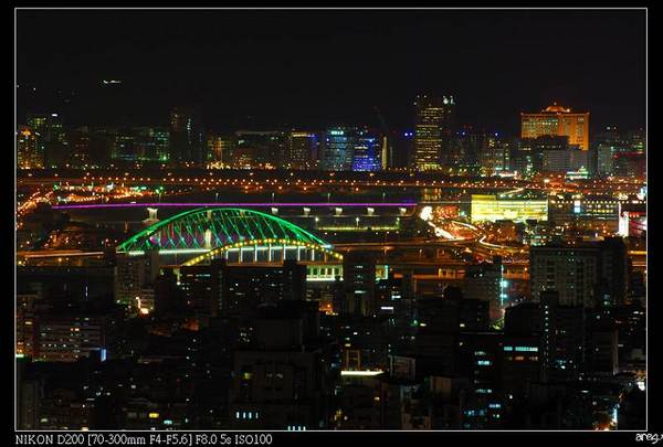 象山頂涼亭-遠望環東與麥帥二橋