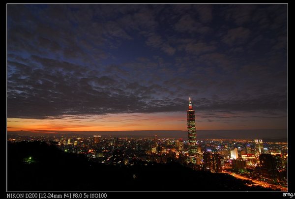 象山頂涼亭夜色-3