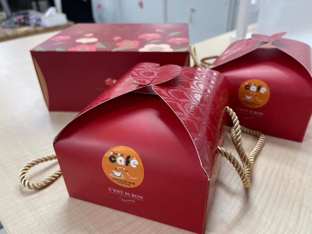 【過年禮盒推薦】『玟玟&玫玫 Café』中山區早午餐/龍年年 【過年禮盒推薦】『玟玟&玫玫 Café』中山區早午餐/龍年年