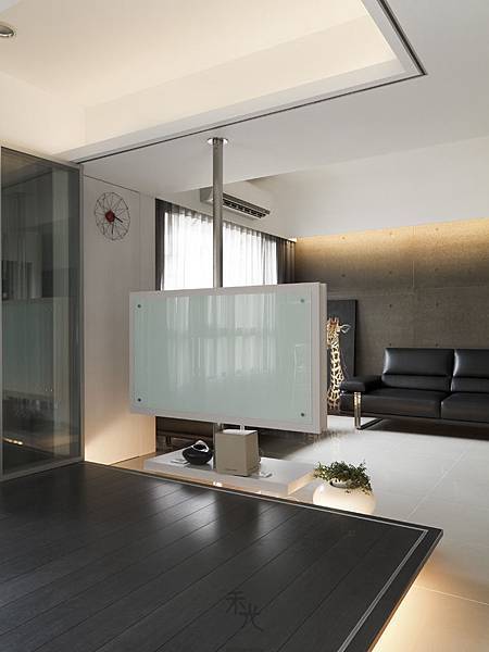 旋轉電視設計.jpg 旋轉電視設計.jpg