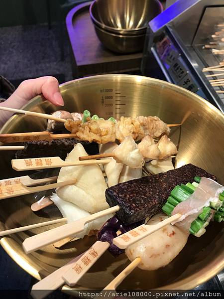 「台北美食」焦糖楓串燒漢方無烟撒粉-饒河街-松山區-台北市/