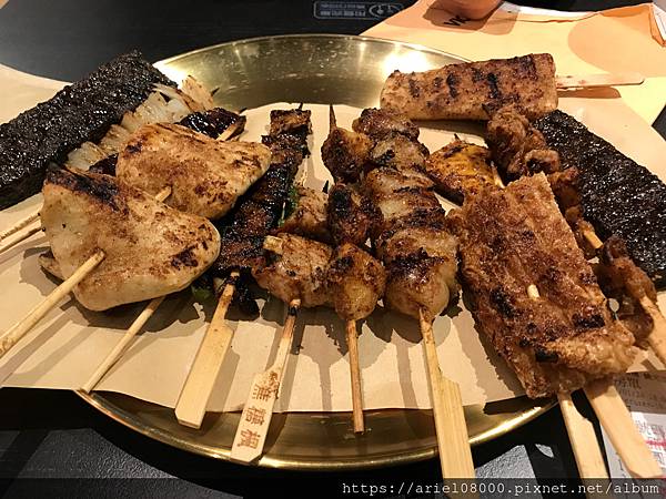 「台北美食」焦糖楓串燒漢方無烟撒粉-饒河街-松山區-台北市/