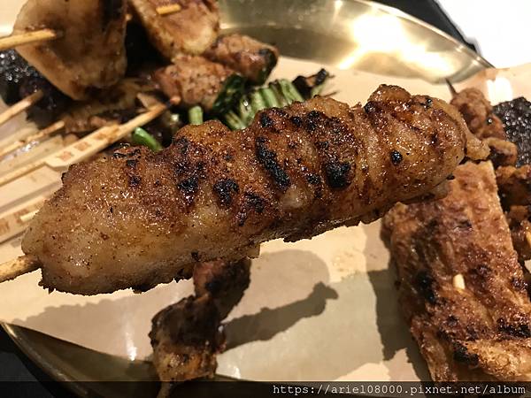 「台北美食」焦糖楓串燒漢方無烟撒粉-饒河街-松山區-台北市/