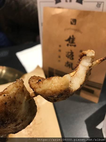 「台北美食」焦糖楓串燒漢方無烟撒粉-饒河街-松山區-台北市/