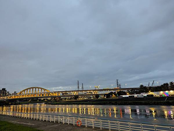 台北市/松山區/彩虹河繽公園/水舞欣賞