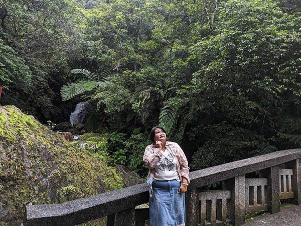 社區旅遊/宜蘭縣/礁溪鄉/五峰旗瀑布/雨中無法往上爬美食街加