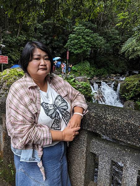 社區旅遊/宜蘭縣/礁溪鄉/五峰旗瀑布/雨中無法往上爬美食街加