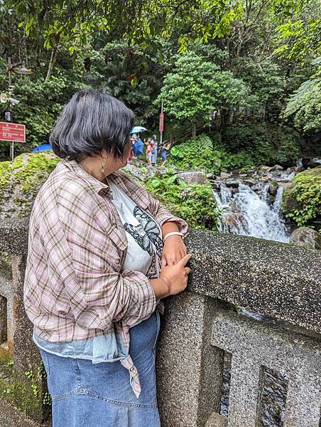社區旅遊/宜蘭縣/礁溪鄉/五峰旗瀑布/雨中無法往上爬美食街加