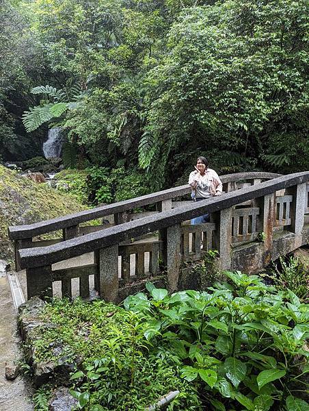 社區旅遊/宜蘭縣/礁溪鄉/五峰旗瀑布/雨中無法往上爬美食街加