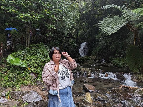 社區旅遊/宜蘭縣/礁溪鄉/五峰旗瀑布/雨中無法往上爬美食街加