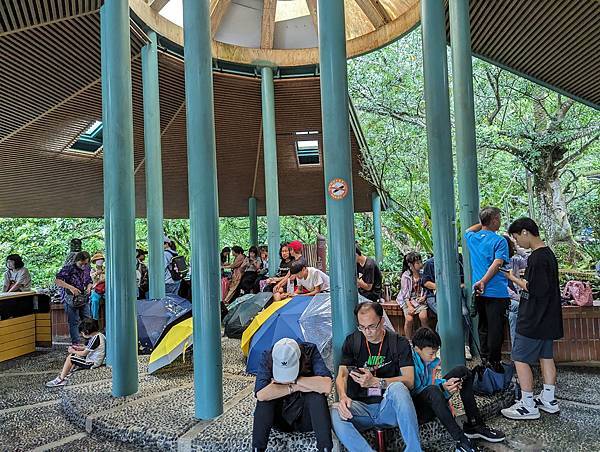 社區旅遊/宜蘭縣/礁溪鄉/五峰旗瀑布/雨中無法往上爬美食街加