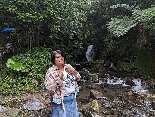 社區旅遊/宜蘭縣/礁溪鄉/五峰旗瀑布/雨中無法往上爬美食街加