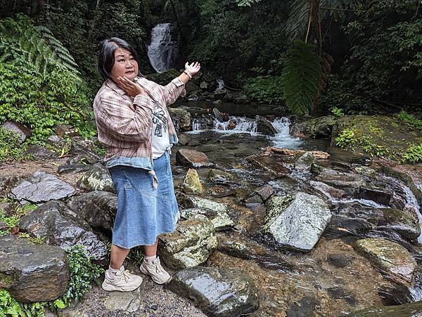 社區旅遊/宜蘭縣/礁溪鄉/五峰旗瀑布/雨中無法往上爬美食街加