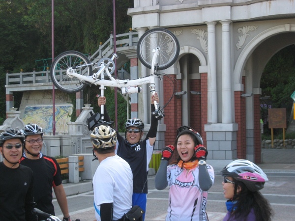 小武又再抬車了