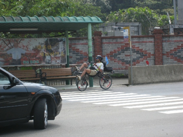 躺著騎車