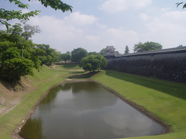 DSC07301水量不再豐沛的護城河.JPG