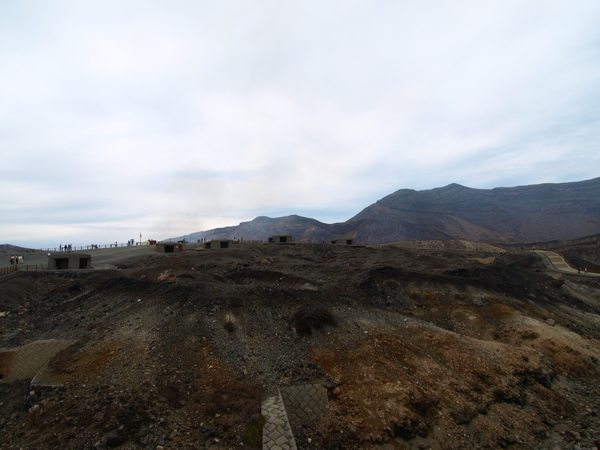 防空洞是為了躲避火山爆發