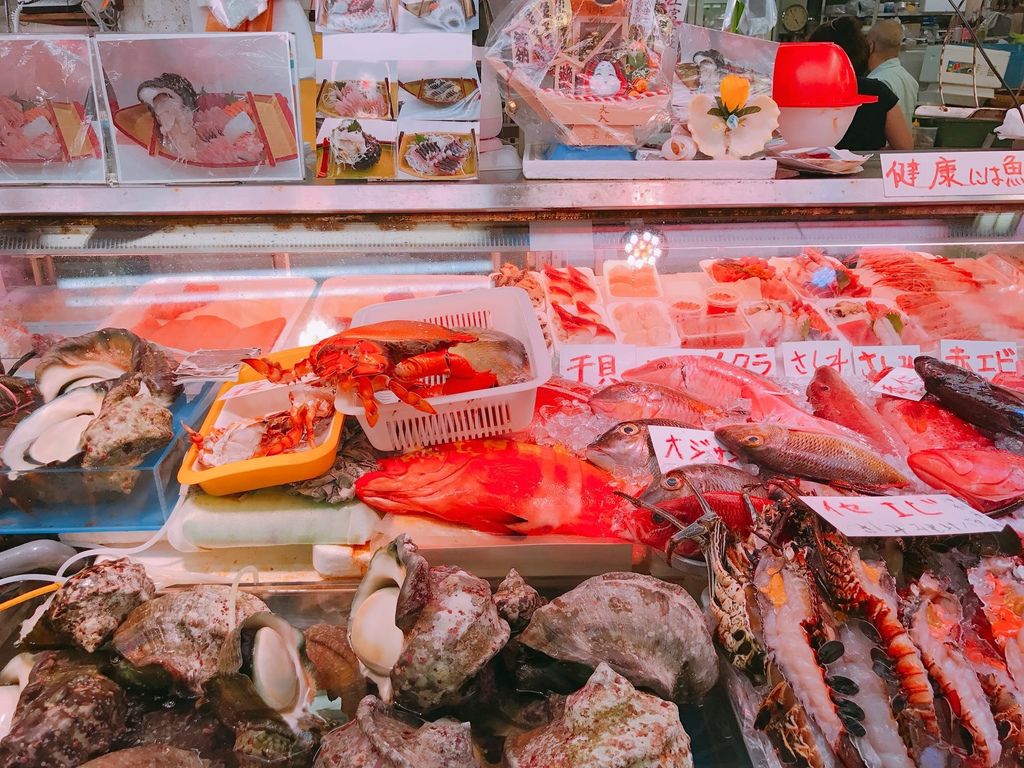 沖繩自由行 所有願望在這裡全部滿足 石垣牛x生魚片x沙翁 一次全部都吃到 第一牧志公設市場 Hello 艾莉妞妞ariel