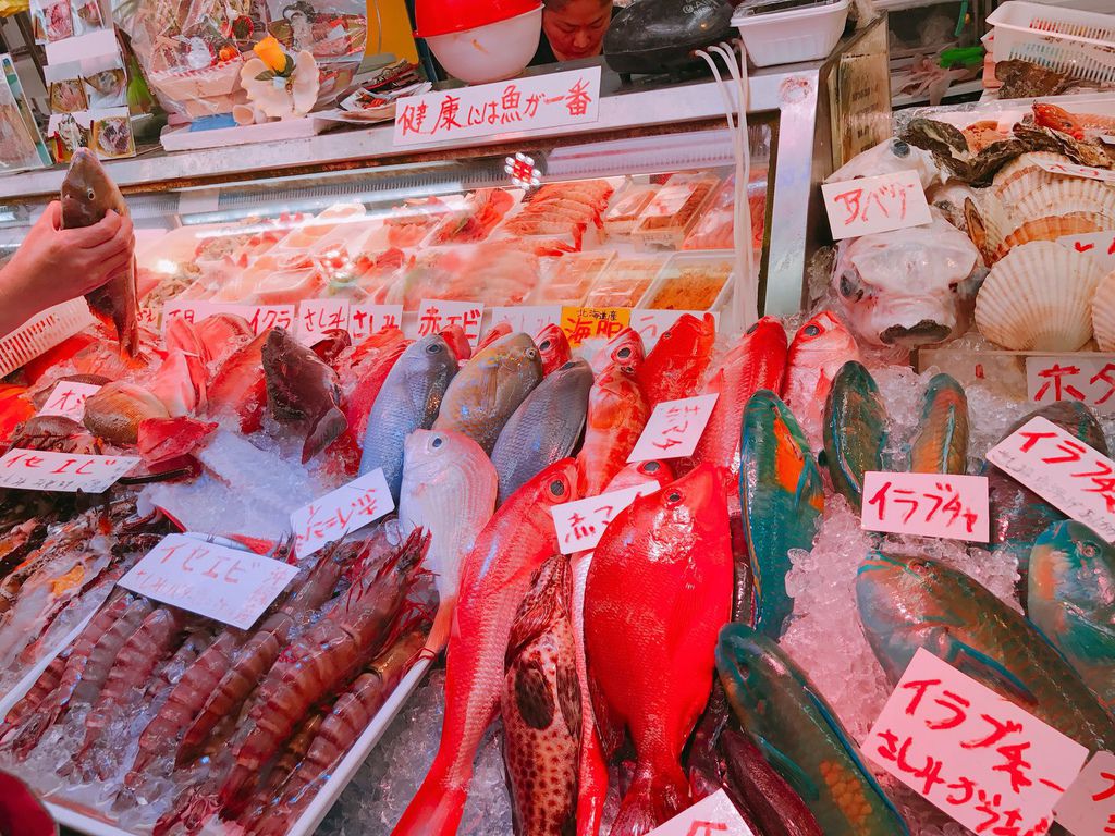 沖繩自由行 所有願望在這裡全部滿足 石垣牛x生魚片x沙翁 一次全部都吃到 第一牧志公設市場 Hello 艾莉妞妞ariel