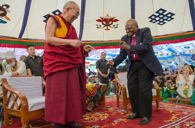 Archbishop-Desmond-Tutu-dances-with-the-Dalai-Lama-in-Dharamsala.jpg