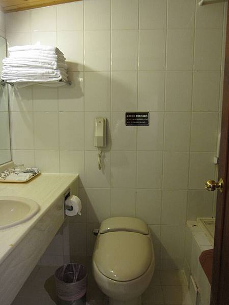 我們的房間...是說為什麼我第一張照的是廁所呀？！XD